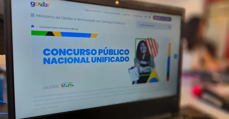 As inscrições para o Concurso Público Nacional Unificado (CPNU) estão abertas a partir desta quarta-feira (2). Os interessados podem se inscrever até 20 de julho utilizando a conta GOV.BR e CPF válido. As inscrições serão abertas a partir das 10h da manhã. Ao todo, o CPNU 2 vai selecionar 3.652 candidatas e candidatos para 32 órgãos da Administração Pública Federal, organizados em nove blocos temáticos. São 3.144 vagas de nível superior (incluindo 1.172 para preenchimento a curto prazo) e 508 de nível intermediário.